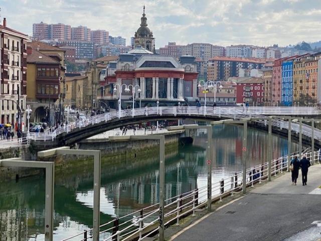 Piso De Diseno Con Vistas A La Ria. Leilighet Bilbao Eksteriør bilde
